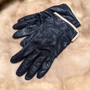 Elegant Black Leather Gloves with Cream Accent
